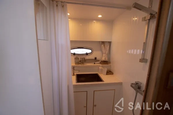 De Drait DeLuxe 42 - Yacht Charter Sailica