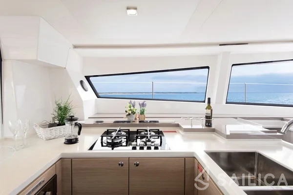 Bali 5.4. - Yacht Charter Sailica
