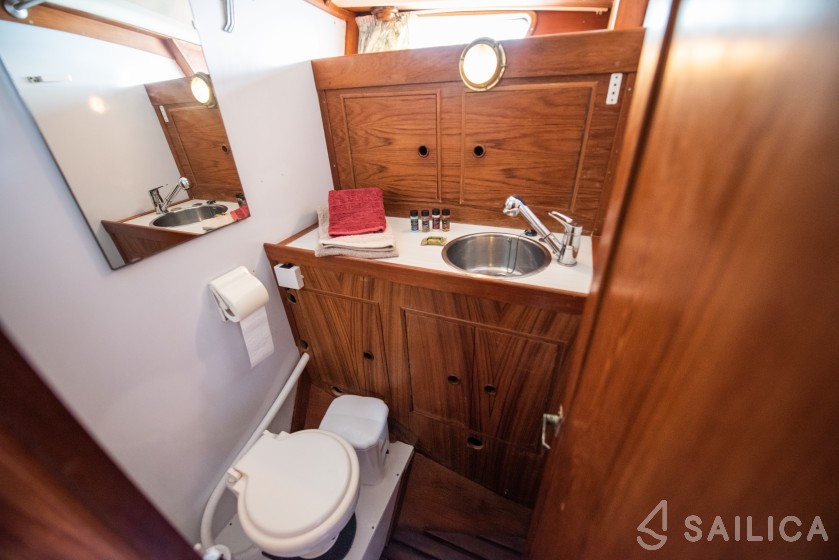 Amphitrite - Yacht Charter Sailica