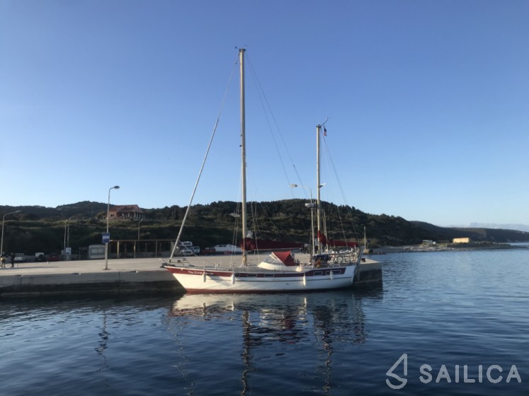Amphitrite - Yacht Charter Sailica