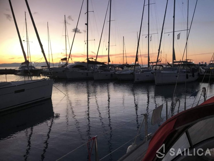 Amphitrite - Yacht Charter Sailica