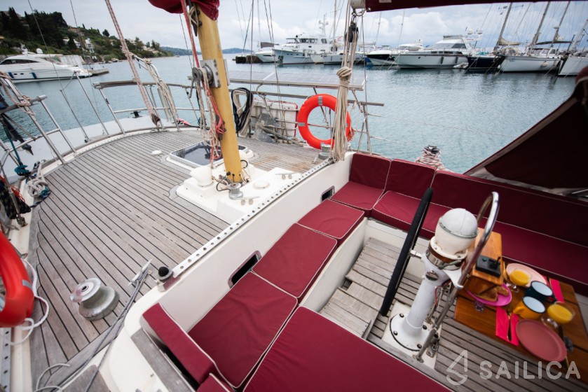 Amphitrite - Yacht Charter Sailica
