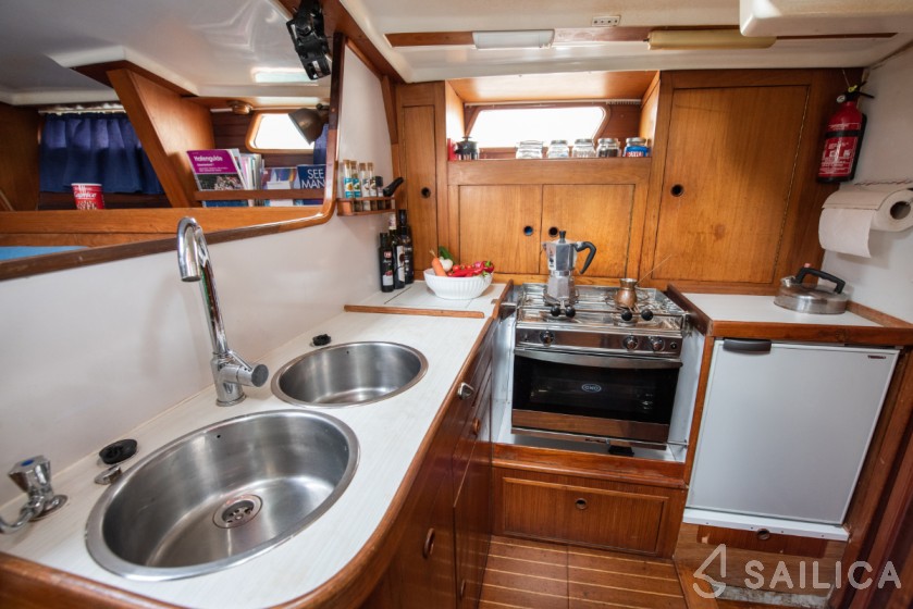 Amphitrite - Yacht Charter Sailica