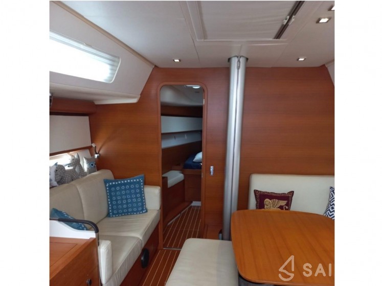 Italia Yachts 13.98 - Yacht Charter Sailica