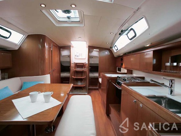 Oceanis 40.1 - Yacht Charter Sailica