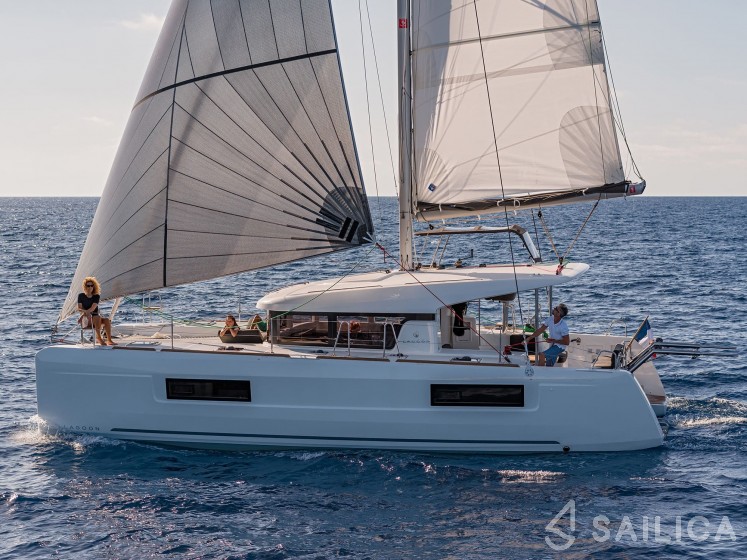 Lagoon 40 - Yacht Charter Sailica