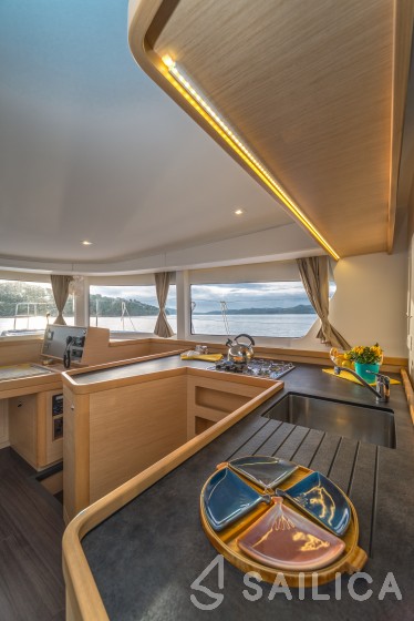 Lagoon 42 - Yacht Charter Sailica