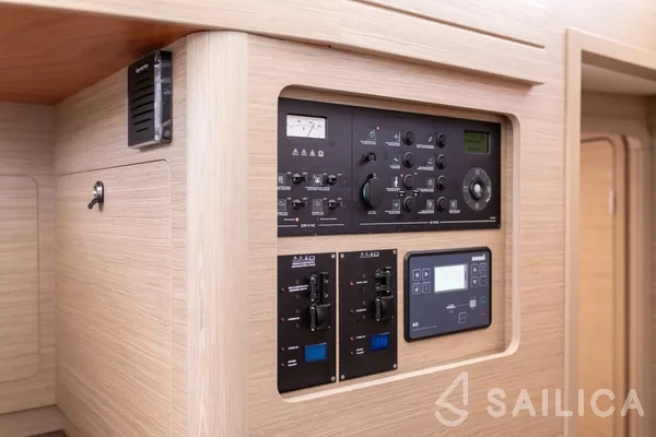 Lagoon 42 - Yacht Charter Sailica
