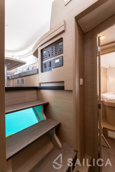 Lagoon 42 - Yacht Charter Sailica