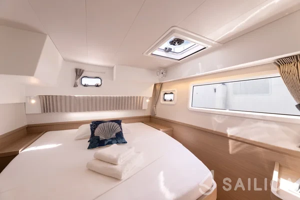 Lagoon 42 - Yacht Charter Sailica