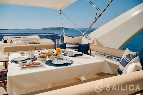 Ferretti 730 - Yacht Charter Sailica