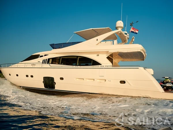 Ferretti 730 - Yacht Charter Sailica