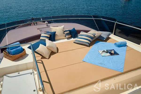Ferretti 730 - Yacht Charter Sailica