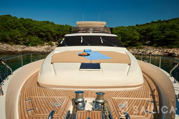 Ferretti 730 - Yacht Charter Sailica