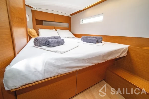 Sun Odyssey 410 - Yacht Charter Sailica