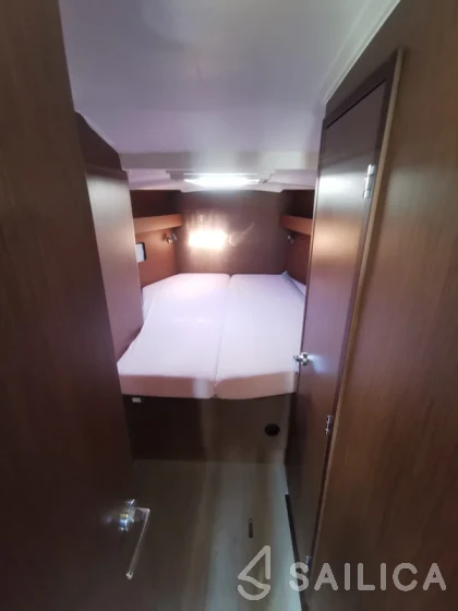 Oceanis 40.1 - Yacht Charter Sailica