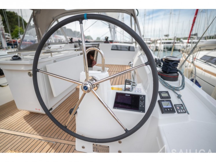 Oceanis 40.1 - Yacht Charter Sailica