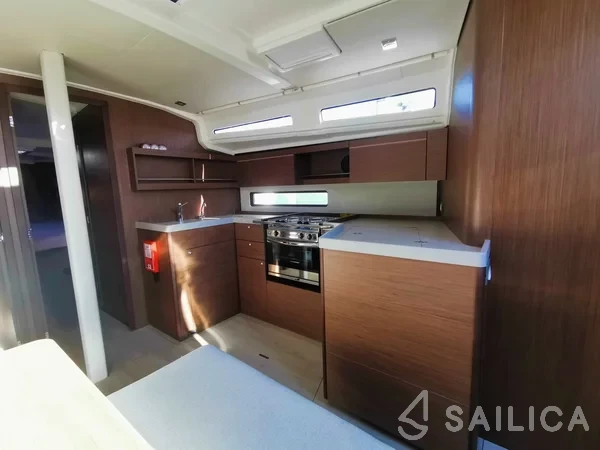 Oceanis 40.1 - Yacht Charter Sailica