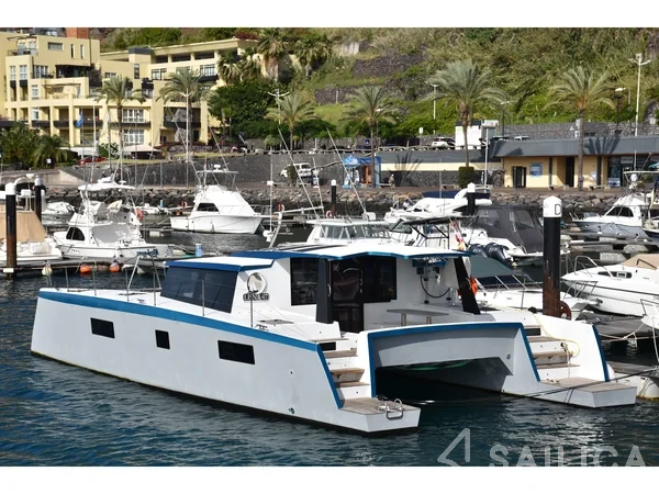 Luna 47 - Yacht Charter Sailica