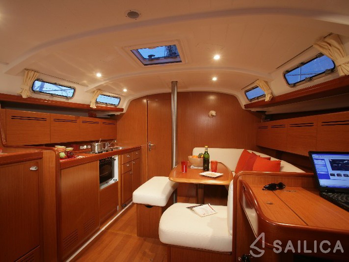 Cyclades 39.3 - Yacht Charter Sailica
