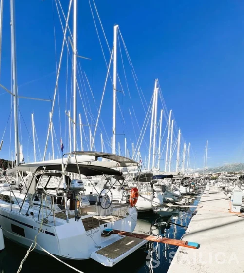 Bavaria C38 - Yacht Charter Sailica