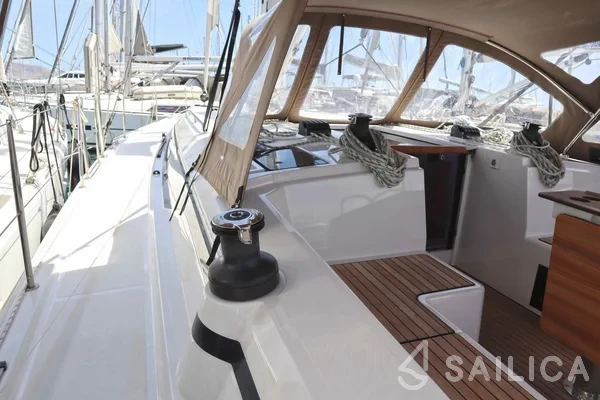 Bavaria C42 - Yacht Charter Sailica