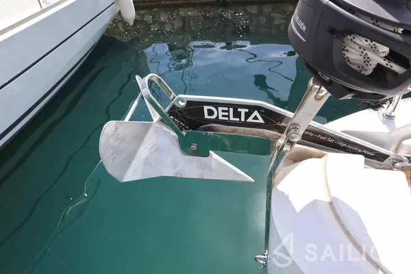 Bavaria C42 - Yacht Charter Sailica