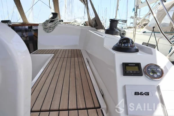 Bavaria C42 - Yacht Charter Sailica