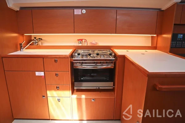 Bavaria C42 - Yacht Charter Sailica