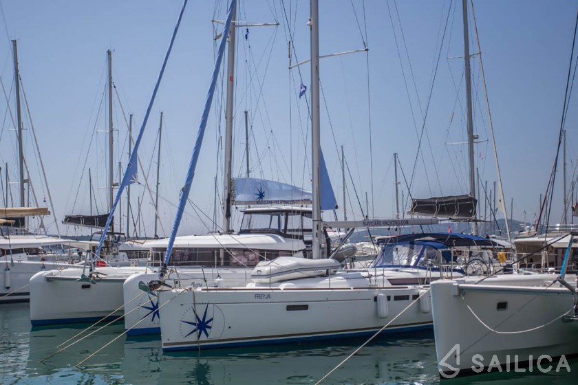 Sun Odyssey 519 - Yacht Charter Sailica