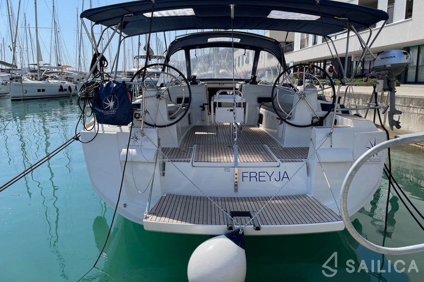Sun Odyssey 519 - Yacht Charter Sailica
