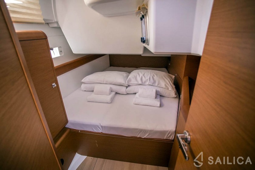 Sun Odyssey 519 - Yacht Charter Sailica