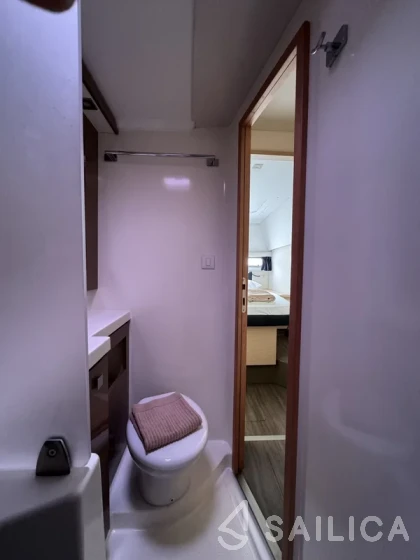 Helia 44 - Yacht Charter Sailica