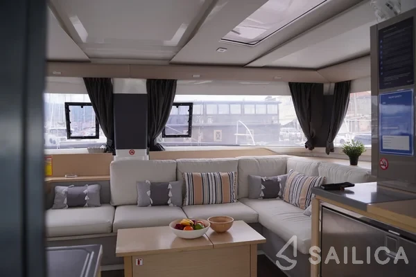 Helia 44 - Yacht Charter Sailica
