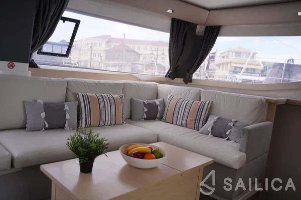 Helia 44 - Yacht Charter Sailica