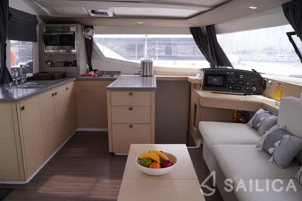 Helia 44 - Yacht Charter Sailica