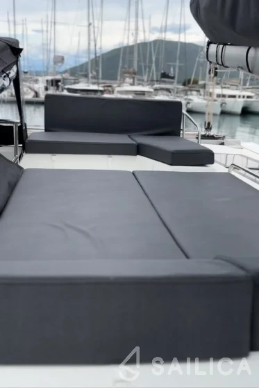 Helia 44 - Yacht Charter Sailica