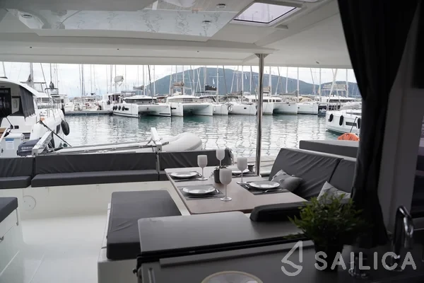 Helia 44 - Yacht Charter Sailica