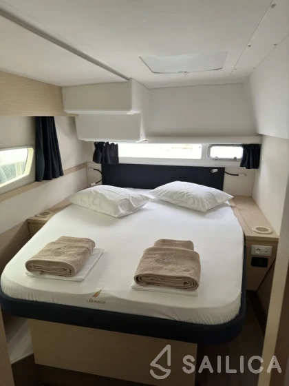 Helia 44 - Yacht Charter Sailica