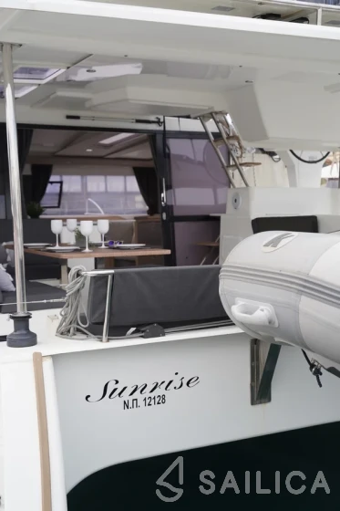 Helia 44 - Yacht Charter Sailica
