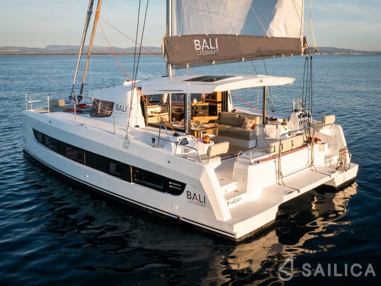 Bali Catsmart - Yacht Charter Sailica