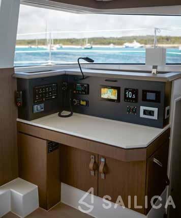 Bali 4.2 - Yacht Charter Sailica