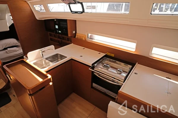 Sun Odyssey 410 - Yacht Charter Sailica