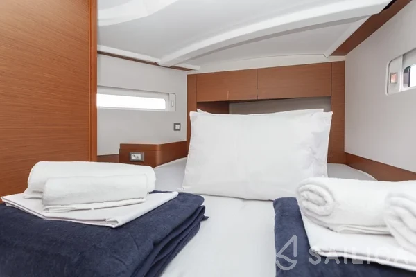 Sun Odyssey 410 - Yacht Charter Sailica