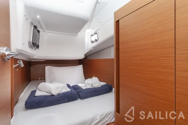 Sun Odyssey 410 - Yacht Charter Sailica