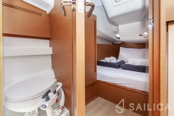 Sun Odyssey 410 - Yacht Charter Sailica