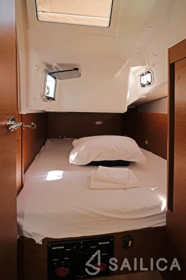 Sun Odyssey 410 - Yacht Charter Sailica