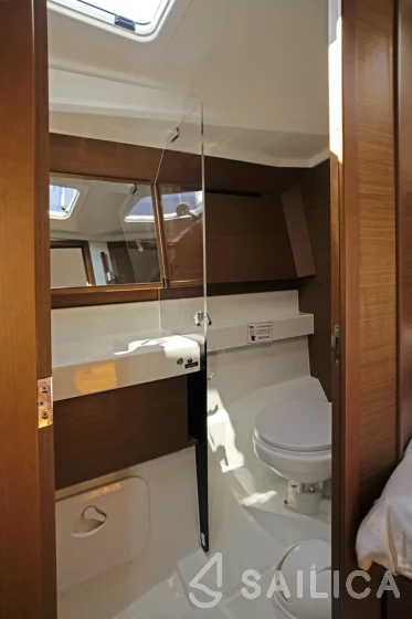 Sun Odyssey 410 - Yacht Charter Sailica