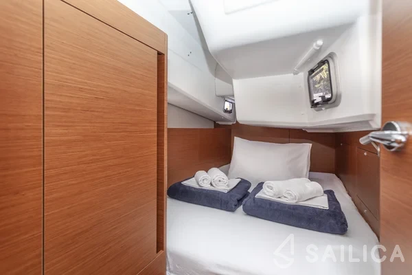 Sun Odyssey 410 - Yacht Charter Sailica