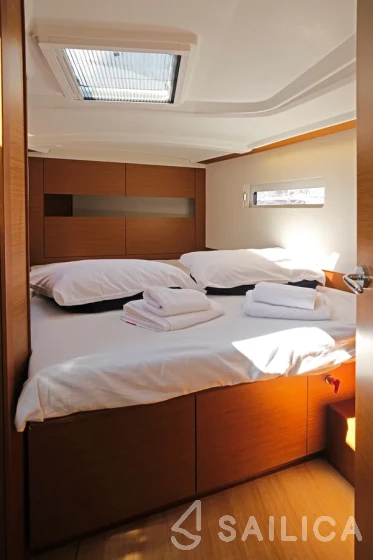 Sun Odyssey 410 - Yacht Charter Sailica